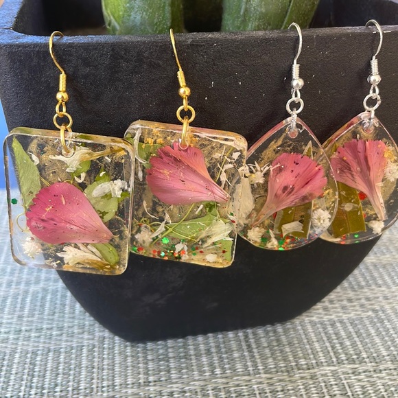 XMAS Handmade Medium Pressed Flower Holiday Vibes Earrings Rectangle Shape - Picture 8 of 9
